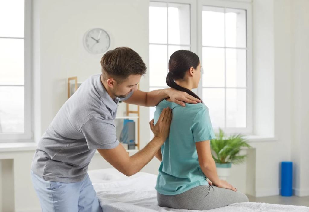 Chiropractor vs. Physiotherapist: Understanding the Key Differences and&nbsp;Benefits